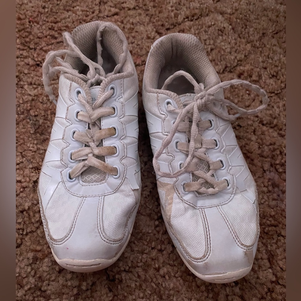 white chase cheer shoes size 5 womens